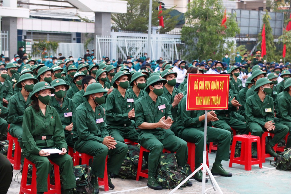 Nữ Bí thư chi đoàn tình nguyện nhập ngũ - 2 Nữ Bí thư chi đoàn tình nguyện nhập ngũ - 2