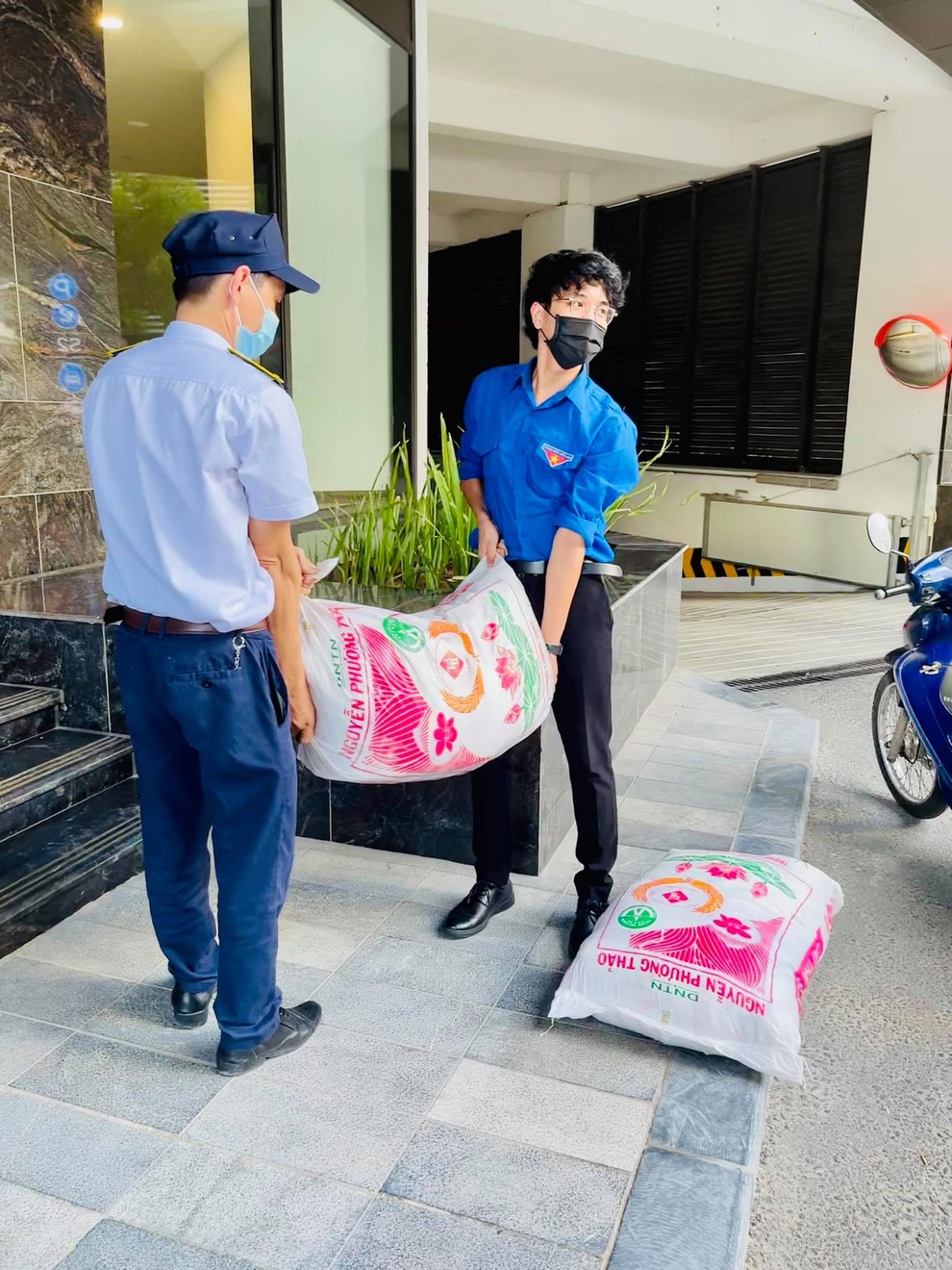 Ngày Quốc khánh, chàng trai 9x viết lá đơn xúc động tình nguyện chống dịch - 2 Ngày Quốc khánh, chàng trai 9x viết lá đơn xúc động tình nguyện chống dịch - 2