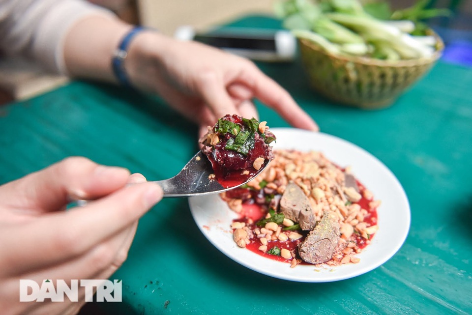 Đặc sản khách Tây khóc thét, người Việt chen chân xếp hàng thưởng thức - 6 Đặc sản khách Tây khóc thét, người Việt chen chân xếp hàng thưởng thức - 6