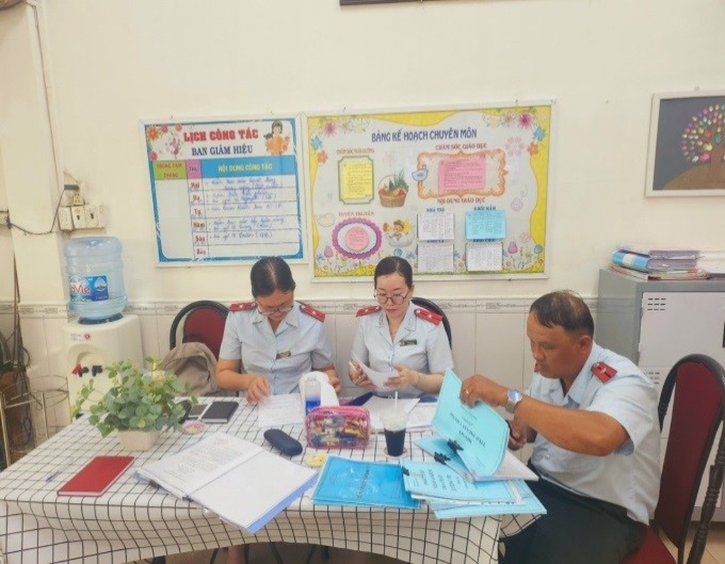 Kiểm tra an toàn thực phẩm tại hơn 2.300 bếp ăn tập thể ở TPHCM - 1 Kiểm tra an toàn thực phẩm tại hơn 2.300 bếp ăn tập thể ở TPHCM - 1