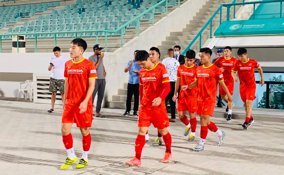 Công Phượng, Quang Hải bở hơi tai vì bài chạy 10 vòng sân - 1 Công Phượng, Quang Hải bở hơi tai vì bài chạy 10 vòng sân - 1