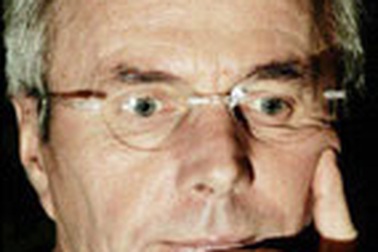 HLV đội tuyển Anh nên là "cây nhà lá vườn"