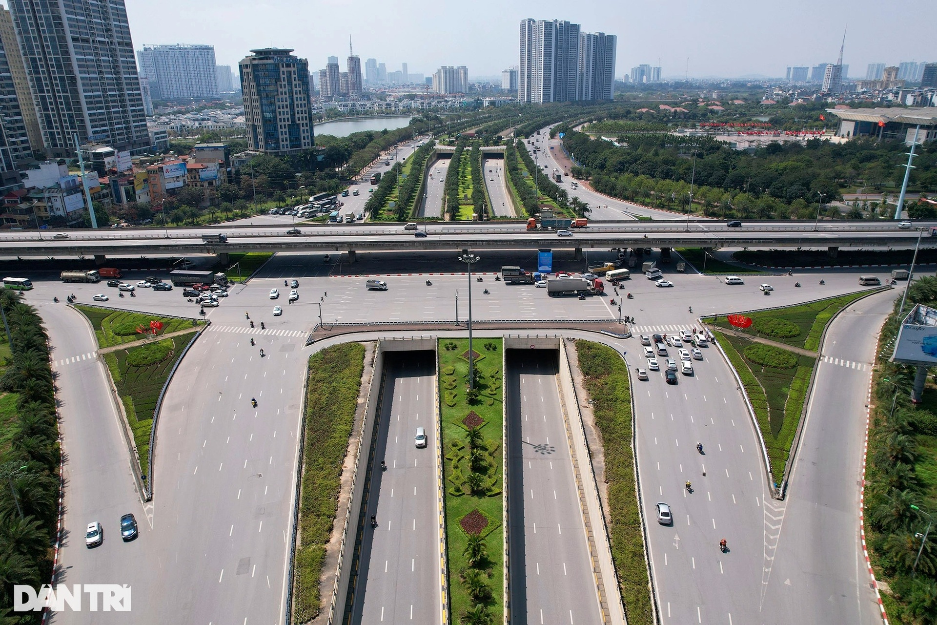 Choáng ngợp những nút giao thông hiện đại nhất Hà Nội - 12 Choáng ngợp những nút giao thông hiện đại nhất Hà Nội - 12