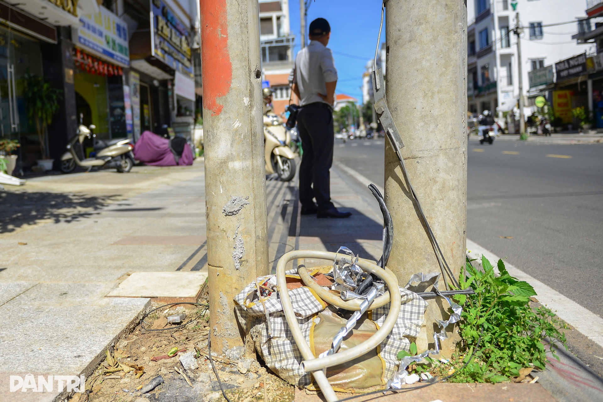 Nhổ loạt trụ điện bị bỏ quên ở tuyến đường đẹp bậc nhất trung tâm Đà Lạt - 5 Nhổ loạt trụ điện bị bỏ quên ở tuyến đường đẹp bậc nhất trung tâm Đà Lạt - 5