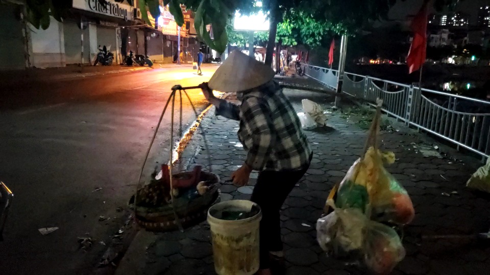 Những gánh hàng đêm thời Covid-19 - 4