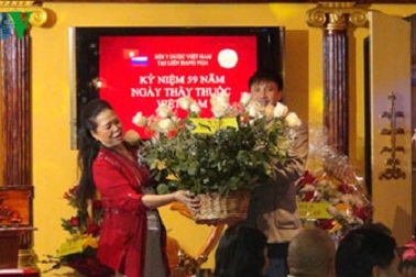 Các y bác sĩ Việt Nam tại Nga kỷ niệm Ngày Thầy thuốc