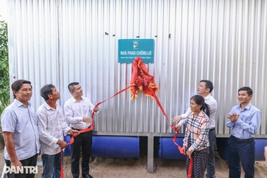 Báo Dân trí khánh thành 50 nhà phao chống lũ tặng người dân tỉnh Đắk Lắk