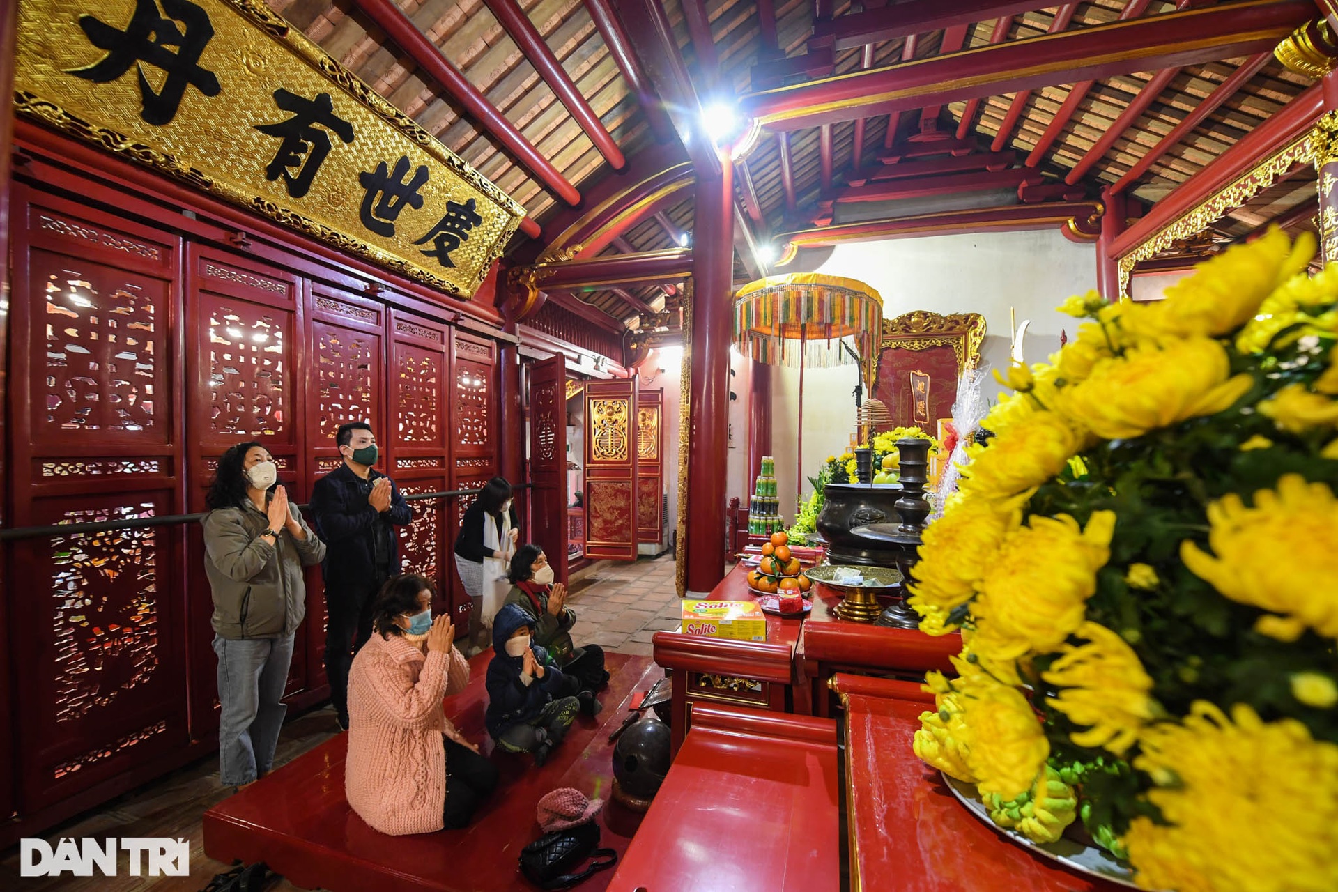 Người dân phấn khởi đi lễ ngày đầu di tích, danh thắng ở Hà Nội mở cửa lại - 7 Người dân phấn khởi đi lễ ngày đầu di tích, danh thắng ở Hà Nội mở cửa lại - 7