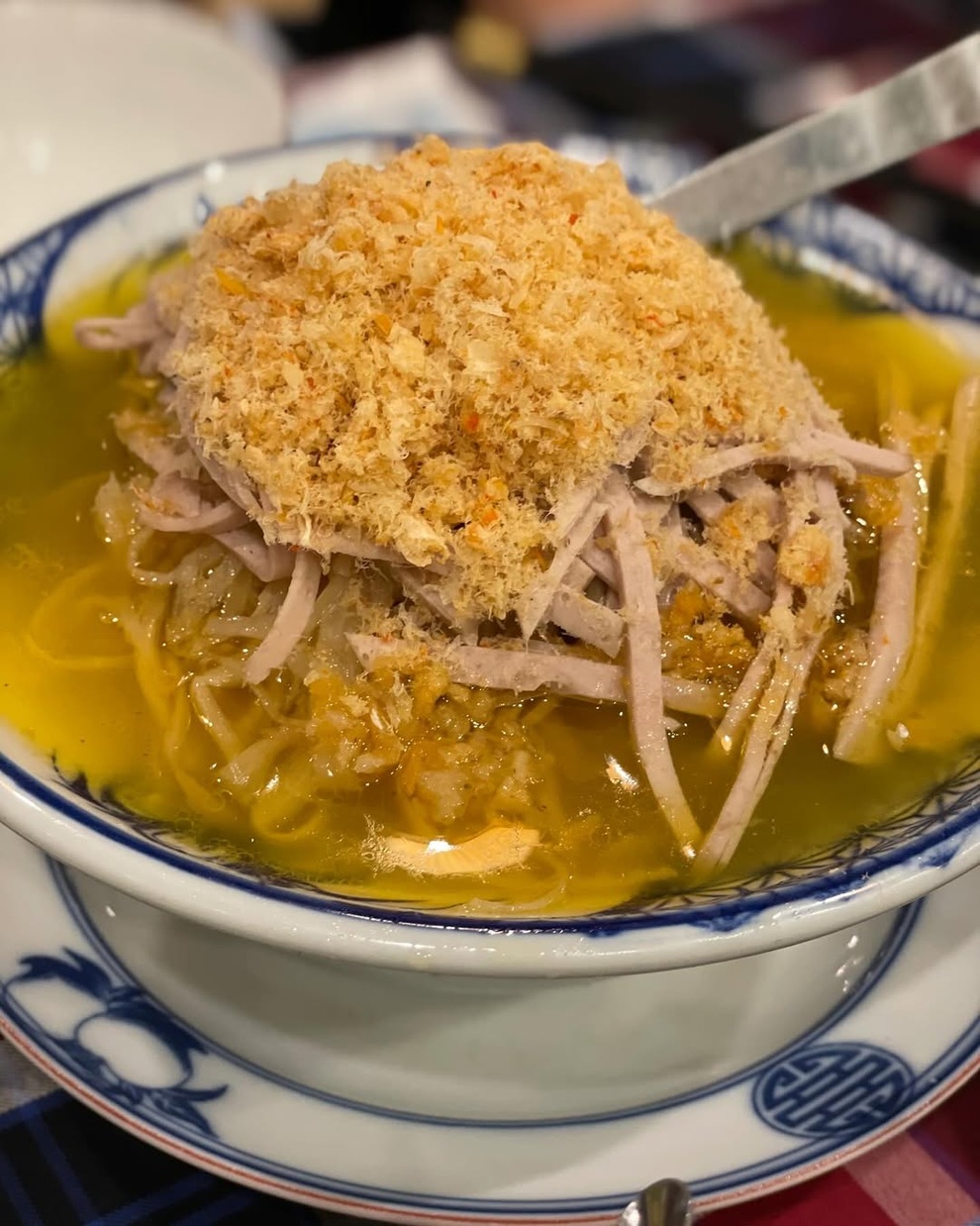 Bankett in Bat Trang für 2,7 Millionen VND: Teuer im Hinblick auf die Sitzplätze, doppelt so teuer wie üblich? - 2 Vụ cỗ ở Bát Tràng 2,7 triệu đồng: Đắt ở chỗ ngồi, gấp đôi giá thường? - 2