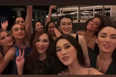 Đỗ Thị Hà cùng dàn thí sinh Miss World 2021