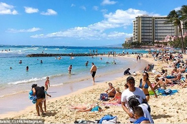 Đóng cửa những bãi biển nổi tiếng do tập trung đông người