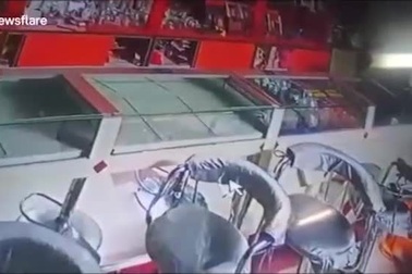 Mất trộm khuyên tai kim cương, kinh ngạc khi xem camera