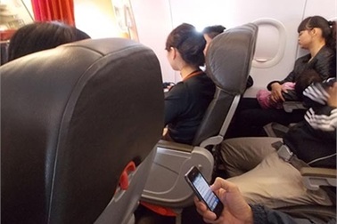 Xấu hổ vì thói xấu đi máy bay của một số người Việt