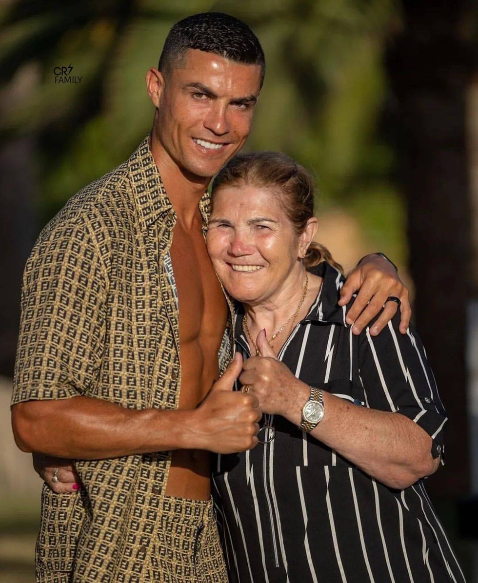 Cách Ronaldo nuôi dạy con cái khi gia đình không có gì ngoài điều kiện - 9 Cách Ronaldo nuôi dạy con cái khi gia đình không có gì ngoài điều kiện - 9