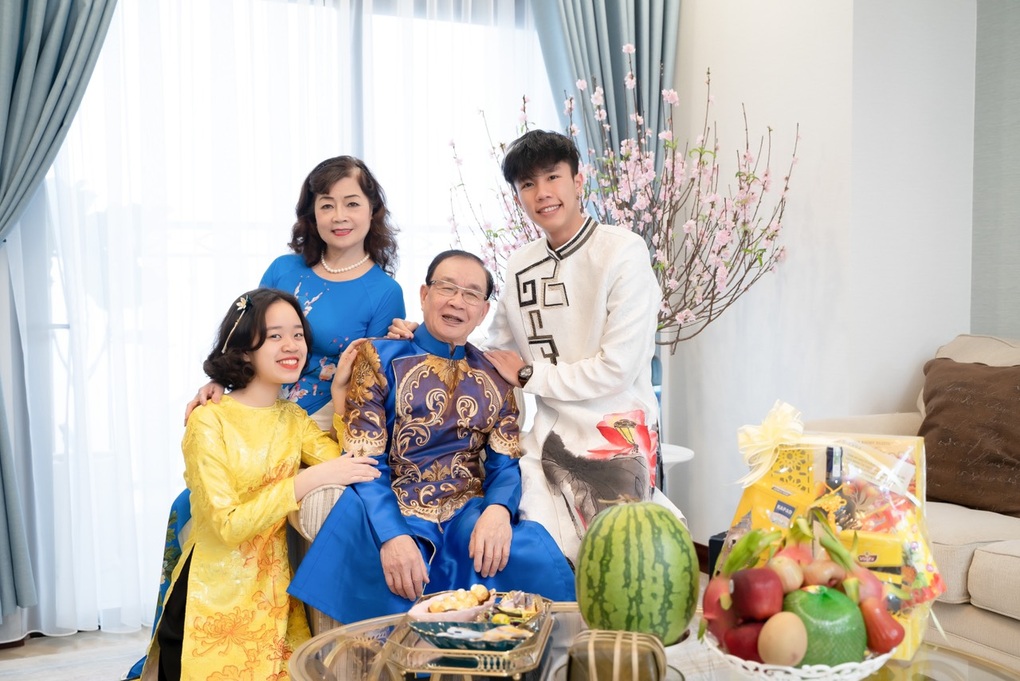 Vân Dung khóc khi con trai tặng dây chuyền vàng, kể sẽ không ở cùng con dâu - 3 Vân Dung khóc khi con trai tặng dây chuyền vàng, kể sẽ không ở cùng con dâu - 3
