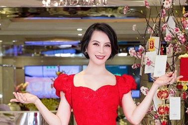 MC Thanh Mai trẻ trung bất ngờ với mái tóc ngắn