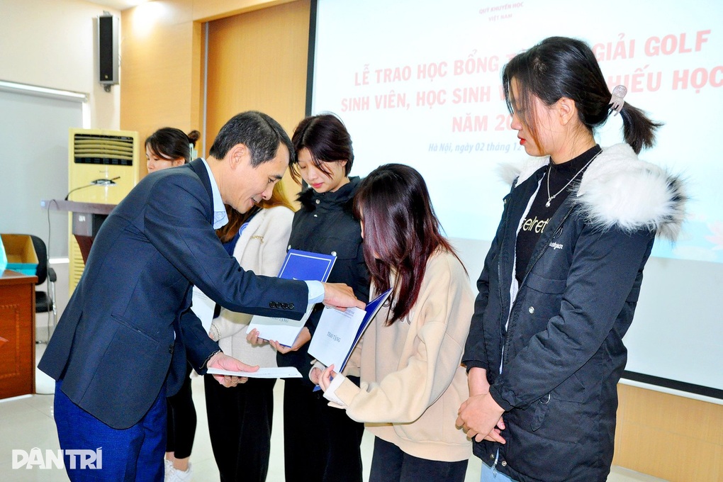 Học bổng Giải Golf vì sinh viên vượt khó học giỏi giúp em đến trường - 2 Học bổng Giải Golf vì sinh viên vượt khó học giỏi giúp em đến trường - 2