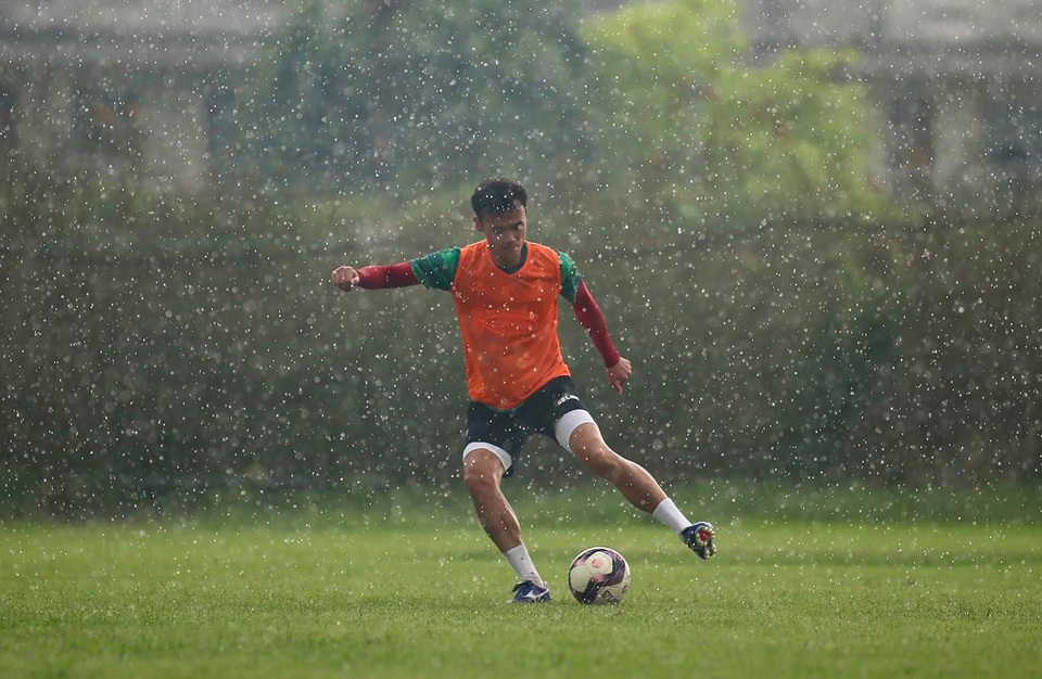 Thủ môn Bùi Tiến Dũng sẵn sàng cho ngày tái xuất V-League - 9 Thủ môn Bùi Tiến Dũng sẵn sàng cho ngày tái xuất V-League - 9