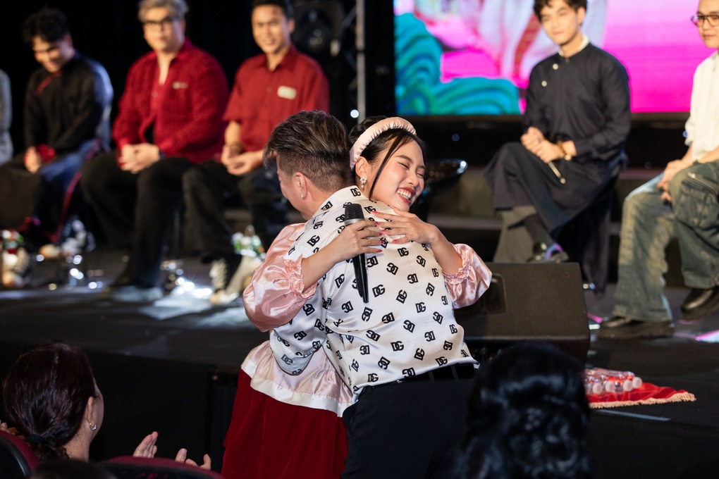 Phương Mỹ Chi lột xác, nói gì khi bị so sánh với Hoàng Thùy Linh? - 2 Phương Mỹ Chi lột xác, nói gì khi bị so sánh với Hoàng Thùy Linh? - 2