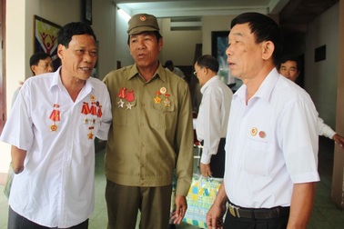 Buổi gặp mặt xúc động của những người cựu binh từng vào sinh ra tử