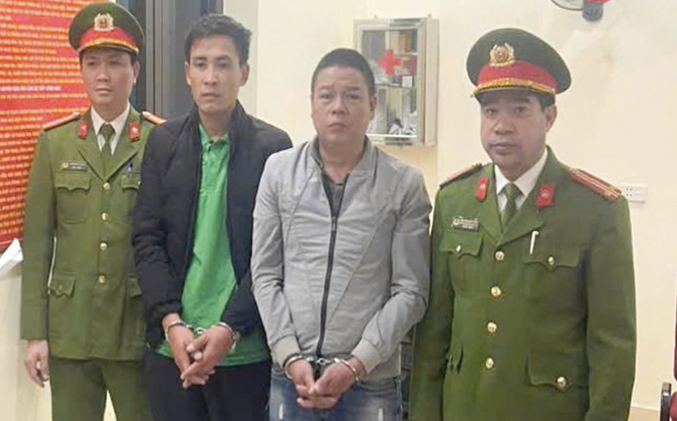Tạm giữ 2 đối tượng đốt pháo giữa đường - 1 Tạm giữ 2 đối tượng đốt pháo giữa đường - 1