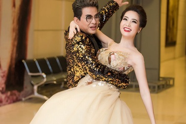 MC Thanh Bạch dạy Á hậu Thụy Vân khiêu vũ