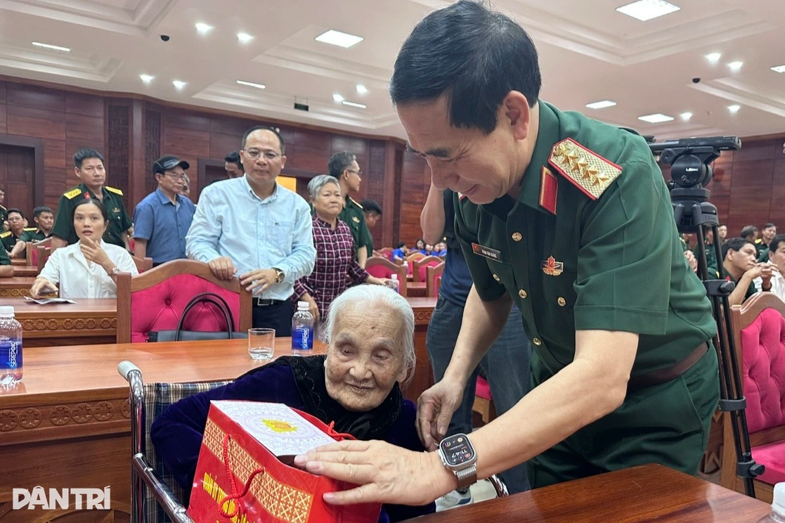 Đại tướng Phan Văn Giang thăm, tặng quà người có công tại Đắk Lắk - 4