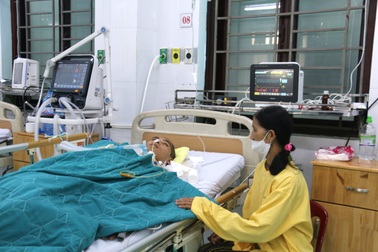 "Nếu không có bảo hiểm y tế, có lẽ con tôi đã về nhà chờ chết!"