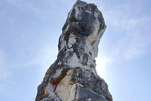 Chống sét cho Hòn Vọng Phu nổi tiếng xứ Thanh