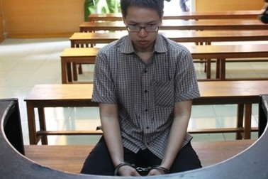 Tử hình cô gái đâm chết cha người tình đồng tính