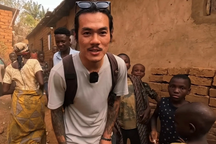 Khách Việt "sốc" khi ăn đĩa cá rán 400.000 đồng ở nước nghèo nhất thế giới