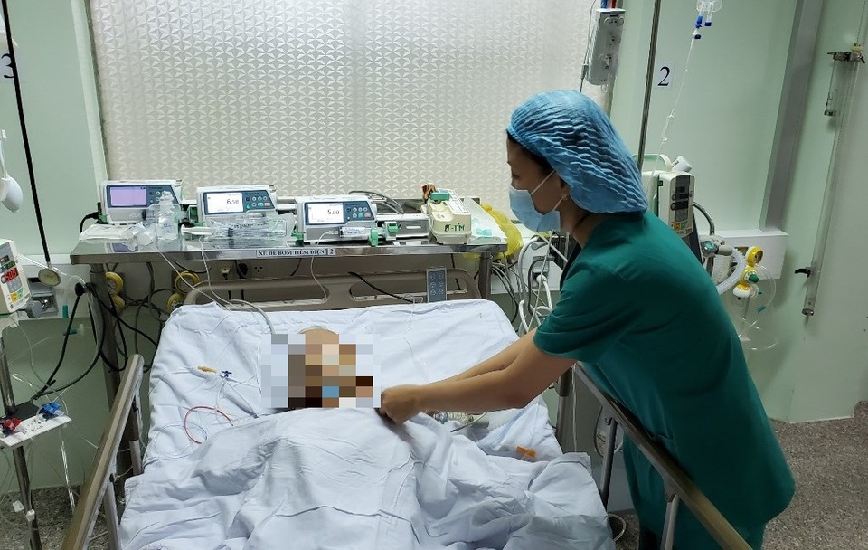 Phẫu thuật xuyên đêm cứu cụ ông bị u tim trong tình trạng nguy kịch - 1 Phẫu thuật xuyên đêm cứu cụ ông bị u tim trong tình trạng nguy kịch - 1