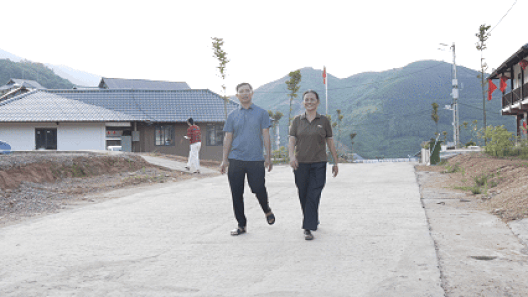 Đảng viên hiến đất, dân nhất mực theo sau