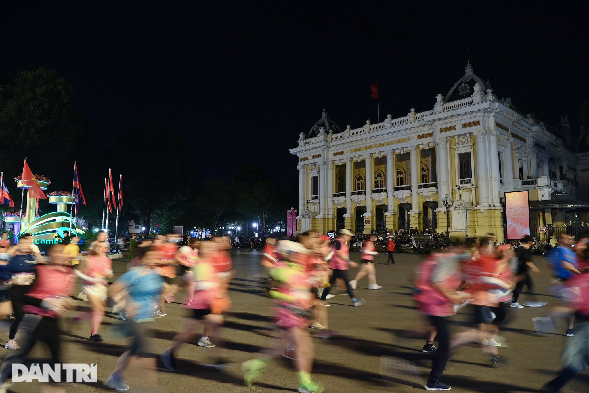 Hòa mình vào giải chạy đêm quy mô lớn lần đầu tiên tại Hà Nội - 4 Hòa mình vào giải chạy đêm quy mô lớn lần đầu tiên tại Hà Nội - 4