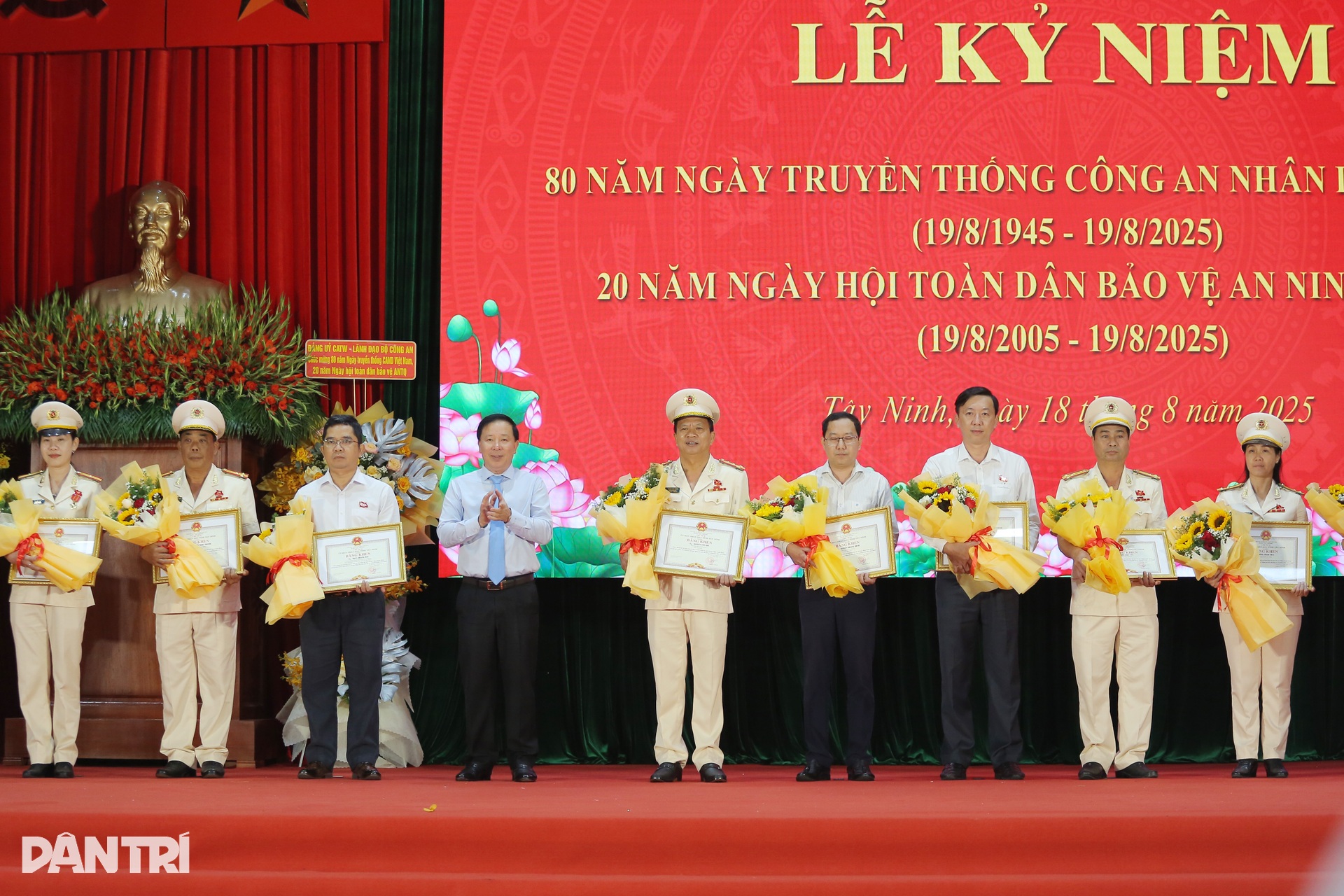 Công an tỉnh Tây Ninh quyết tâm xây dựng lực lượng chính quy, tinh nhuệ - 10 Công an tỉnh Tây Ninh quyết tâm xây dựng lực lượng chính quy, tinh nhuệ - 10