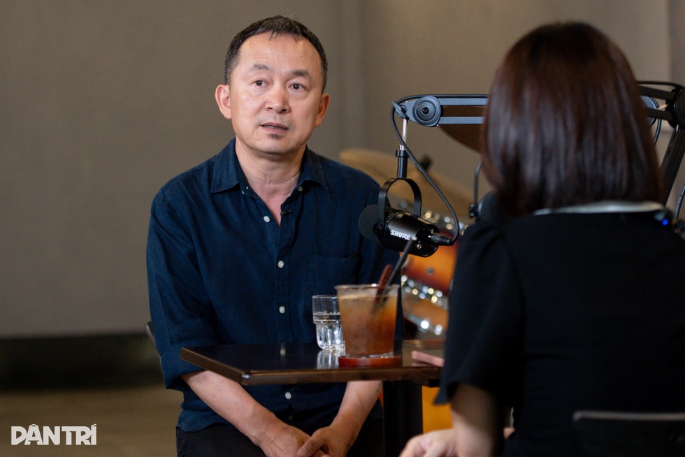 Nhạc sĩ Quốc Trung: Hồi trẻ tôi nhút nhát, sau đổ vỡ đỡ đi nhiều - 1 Nhạc sĩ Quốc Trung: Hồi trẻ tôi nhút nhát, sau đổ vỡ đỡ đi nhiều - 1