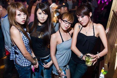 Để thích ứng với quá trình tiếp biến văn hoá