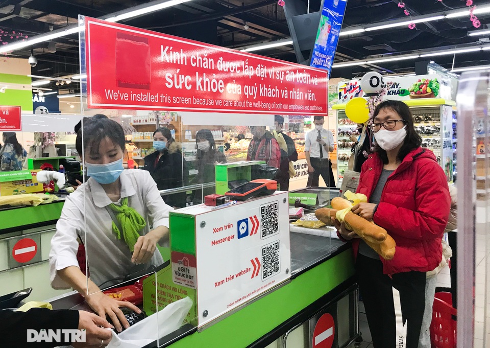 Nhiều quán ăn trong trung tâm thương mại ở Hà Nội chưa thực hiện giãn cách - 8 Nhiều quán ăn trong trung tâm thương mại ở Hà Nội chưa thực hiện giãn cách - 8