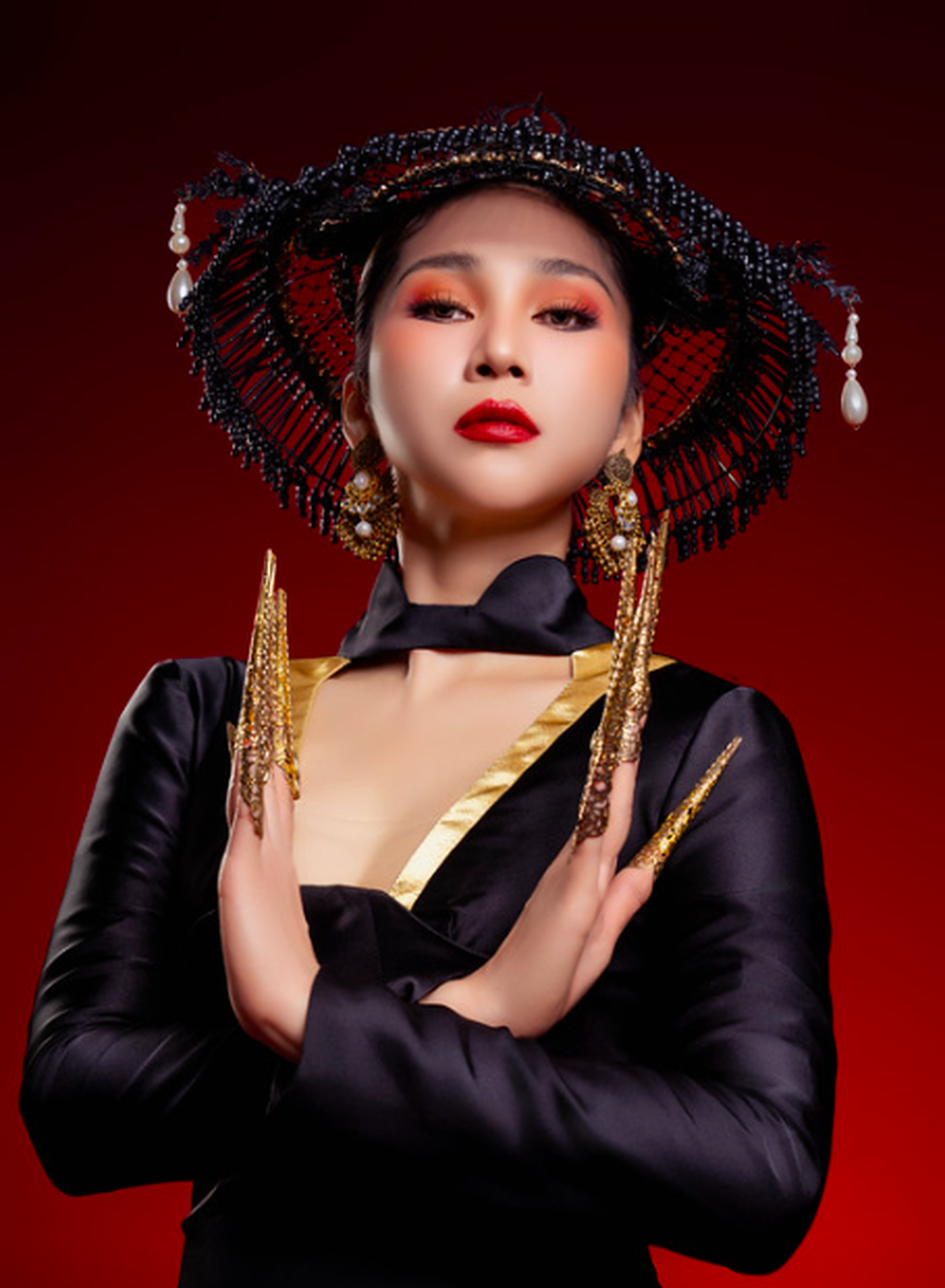 Hoa hậu cải lương Như Huỳnh biến hóa phong cách, khoe sắc vóc quyến rũ - 4 Hoa hậu cải lương Như Huỳnh biến hóa phong cách, khoe sắc vóc quyến rũ - 4