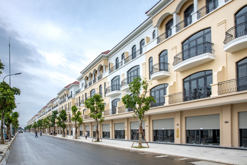 Khách hàng nhận bàn giao shophouse tại Vinhomes Ocean Park 2 - The Empire - 2 Khách hàng nhận bàn giao shophouse tại Vinhomes Ocean Park 2 - The Empire - 2