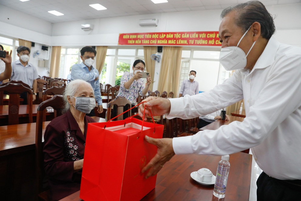 Phó Thủ tướng: Không được để gia đình chính sách gặp khó khăn vì Covid-19 - 4 Phó Thủ tướng: Không được để gia đình chính sách gặp khó khăn vì Covid-19 - 4