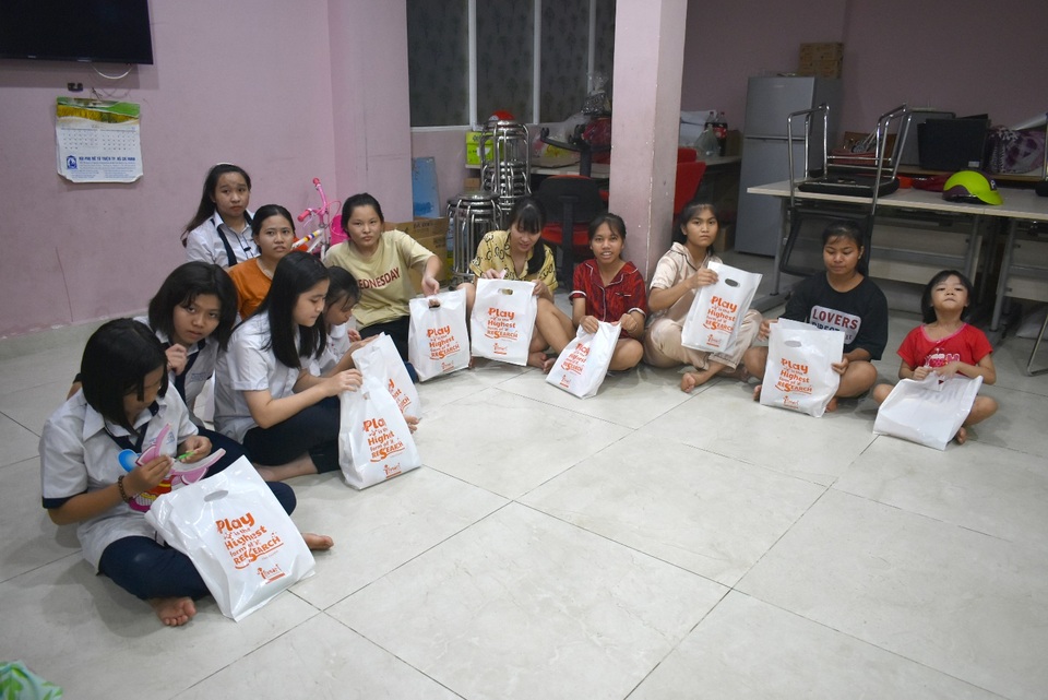 iSMART Education mang Tết Trung thu đến với 150 trẻ cơ nhỡ - 3 iSMART Education mang Tết Trung thu đến với 150 trẻ cơ nhỡ - 3