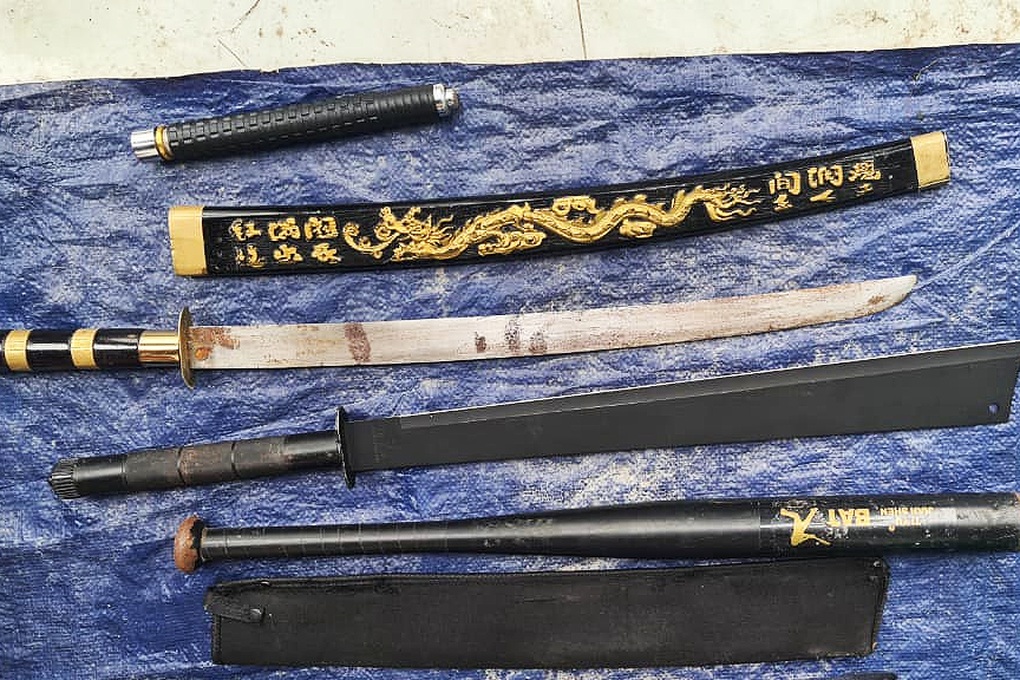 Kho vũ khí tại nơi ở của nghi phạm xả súng vào quán cà phê - 4 Kho vũ khí tại nơi ở của nghi phạm xả súng vào quán cà phê - 4