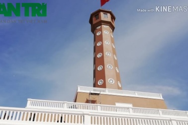 Cận cảnh cột cờ Hà Nội tại Mũi Cà Mau.