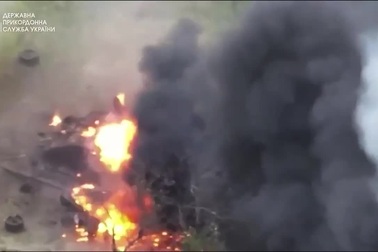 Xe tăng Nga bốc cháy dữ dội sau màn tập kích của biên phòng Ukraine