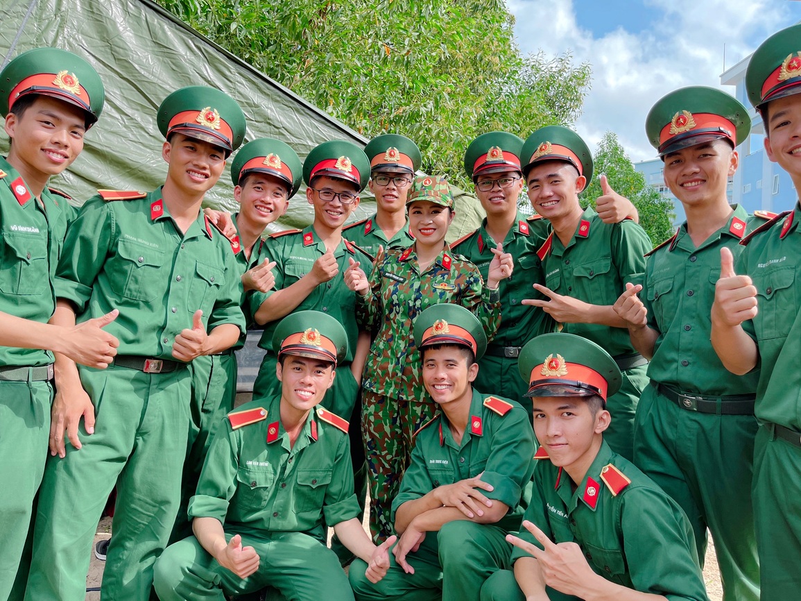 BTV Hoàng Linh Chúng tôi là chiến sĩ tiết lộ kỉ niệm xúc động dịp 22/12 - 9 BTV Hoàng Linh Chúng tôi là chiến sĩ tiết lộ kỉ niệm xúc động dịp 22/12 - 9