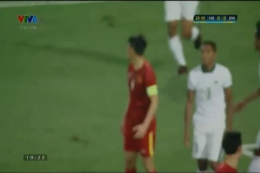 Việt Nam - Indonesia: Công Vinh bỏ lỡ cơ hội trong vòng cấm địa
