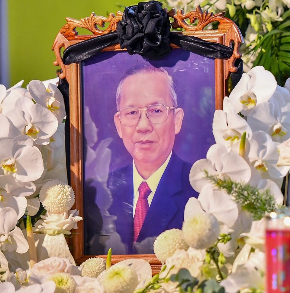 Người dân viếng nguyên Phó Thủ tướng Trương Vĩnh Trọng tại quê nhà - 1 Người dân viếng nguyên Phó Thủ tướng Trương Vĩnh Trọng tại quê nhà - 1