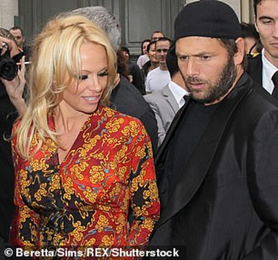 Pamela Anderson bí mật kết hôn lần thứ 5 - 7 Pamela Anderson bí mật kết hôn lần thứ 5 - 7
