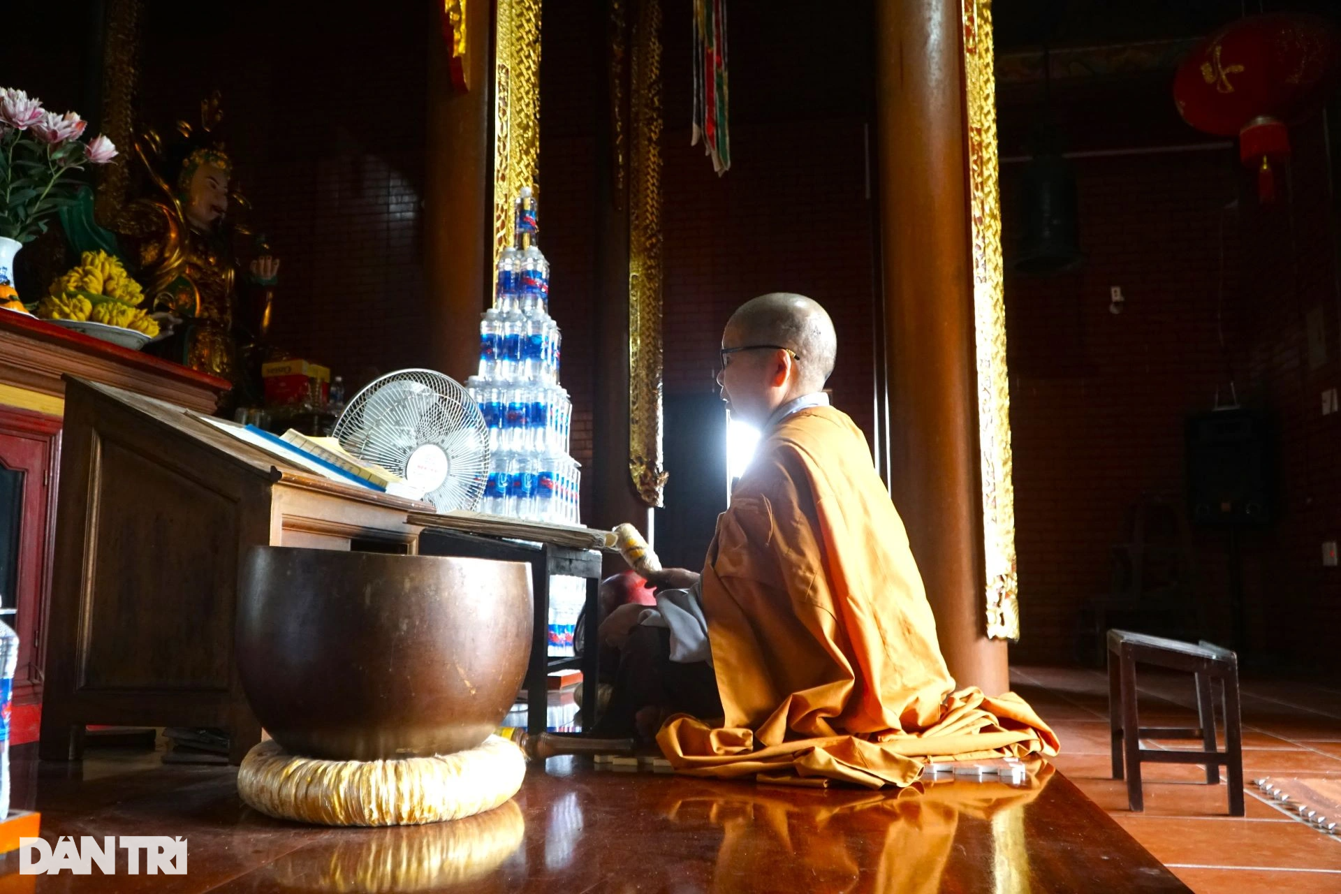 Kỳ lạ khánh đá có tiếng ngân vang như chuông đồng ở ngôi chùa nghìn tuổi - 2 Kỳ lạ khánh đá có tiếng ngân vang như chuông đồng ở ngôi chùa nghìn tuổi - 2